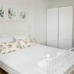 Lejlighed Cozy Seaside Escape - Stylish 1-bedroom In By Flat Mаnager *