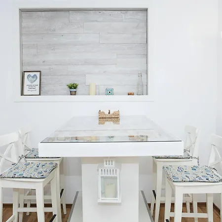 Cozy Seaside Escape - Stylish 1-bedroom In By Flat Mаnager * Balcsik