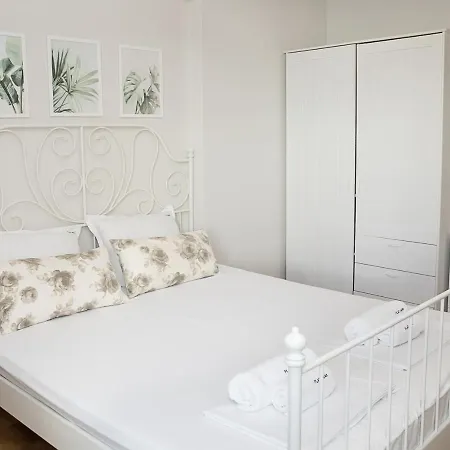 Daire Cozy Seaside Escape - Stylish 1-bedroom In By Flat Mаnager *