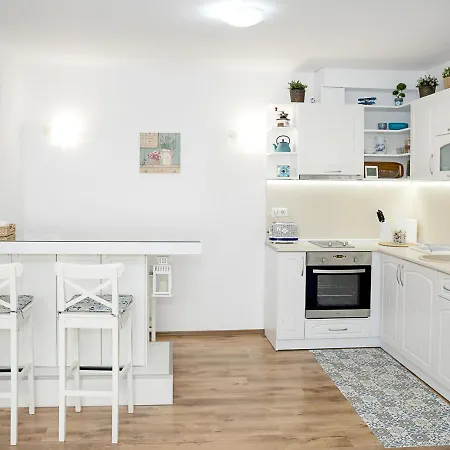 Cozy Seaside Escape - Stylish 1-bedroom In By Flat Mаnager * Balçık